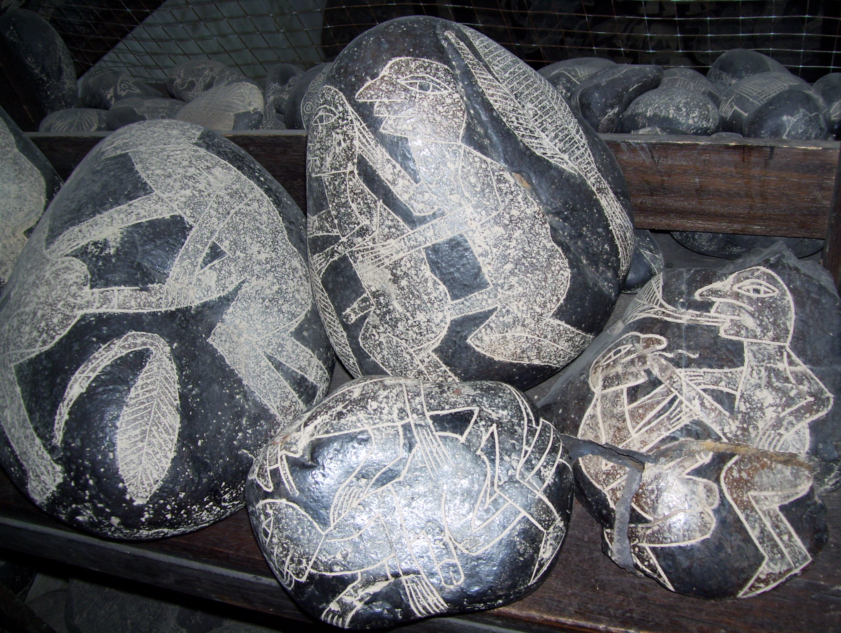 На фото: древние петроглифы Ика в Перу