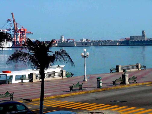 На фото: город порт Веракрус в Мексике