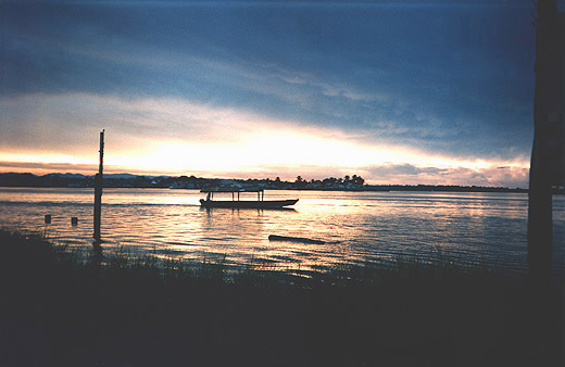 На фото: Тикаль и Флорес в гватемале