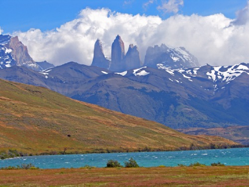 На фото: парк Торрес дель Пайне в Чили