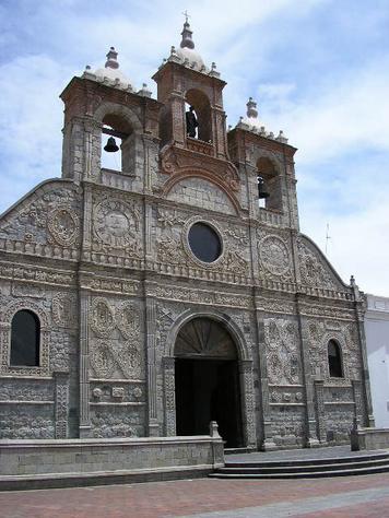 На фото: город Риобамба в Эквадоре