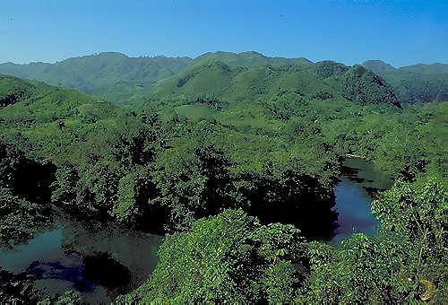 На фото: Кобан, Ланкин и район Альта-Верапас в Гватемале