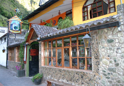 На фото: город Баньос в Эквадоре в Андах