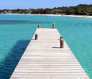 На фото: остров Роатан в Гондурасе