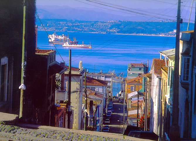 На фото: столица Чили. город Сантьяго-де-Чили