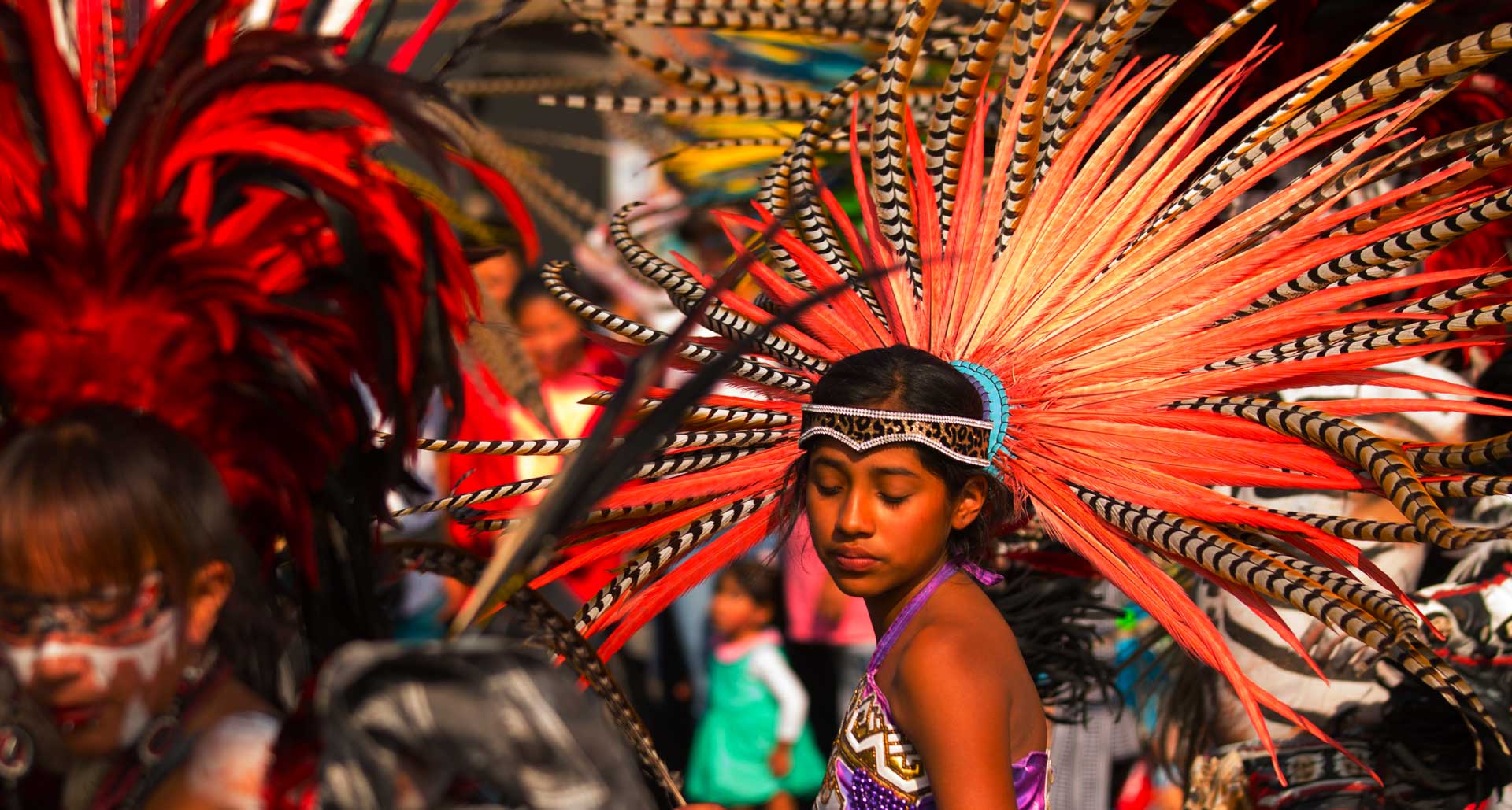 на фото: Карнавал в Рио-де-Жанейро в Бразилии