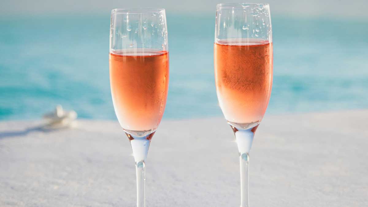 Шампанское и встреча Нового года в Бразилии на пляже Копакабана