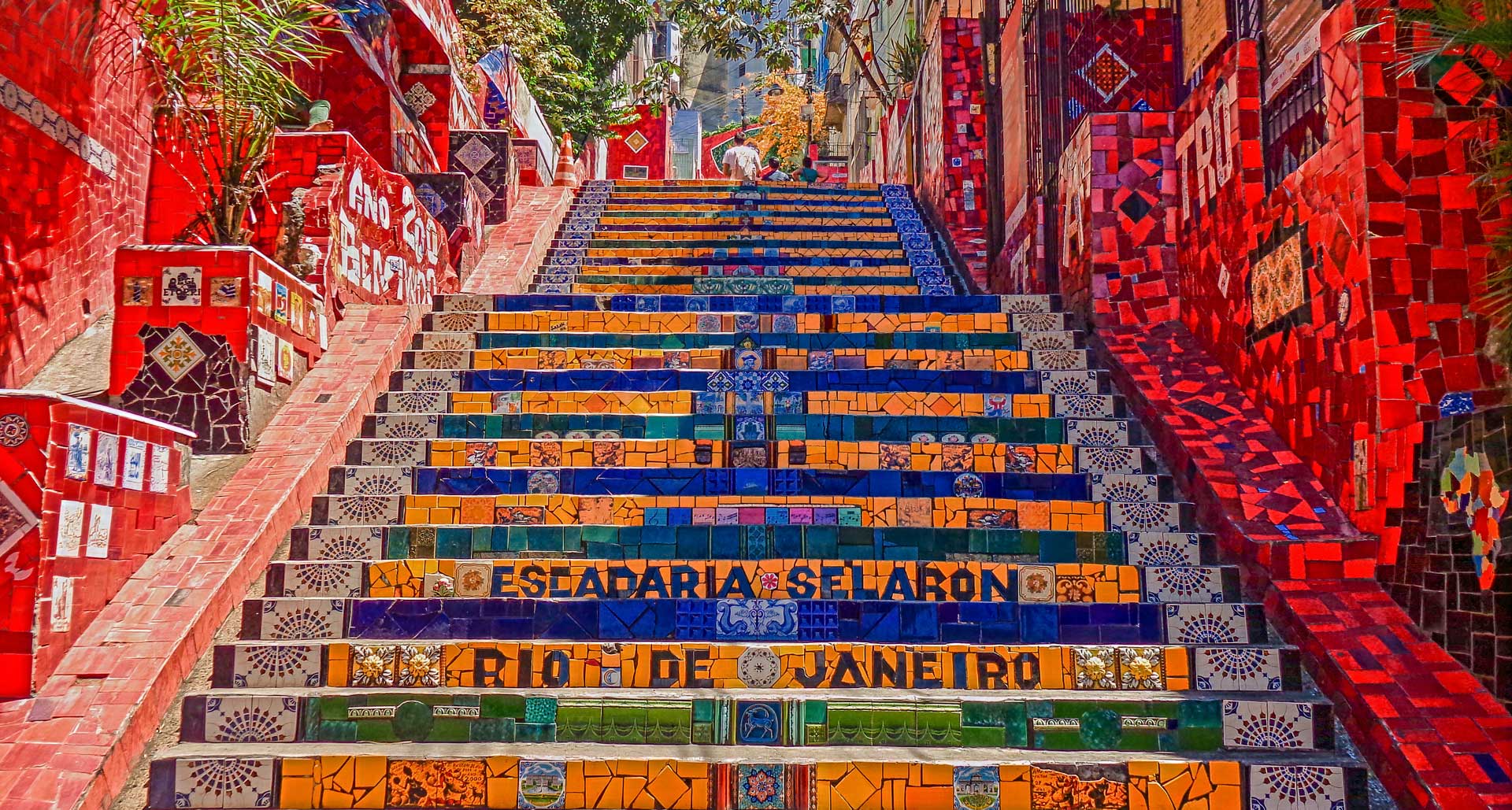 На фото: лестница Селарона в Рио-де-Жанейро, Бразилия