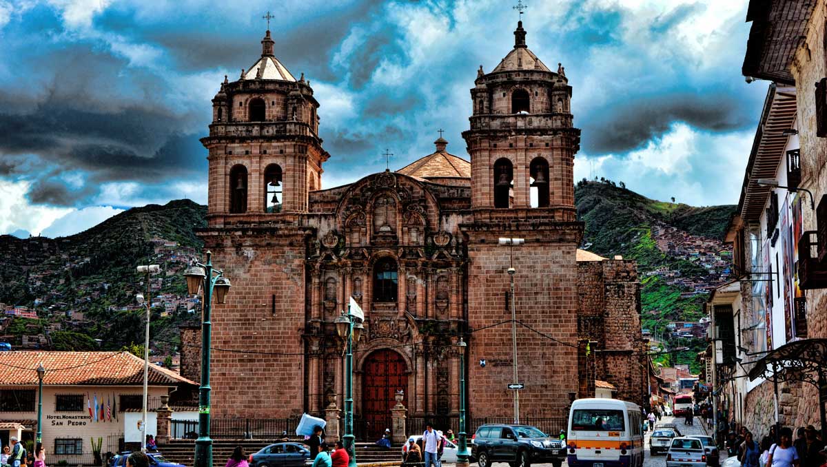 Крепость Саксайуаман в Куско, Перу – циклопическая каменная кладка инков, панорама города