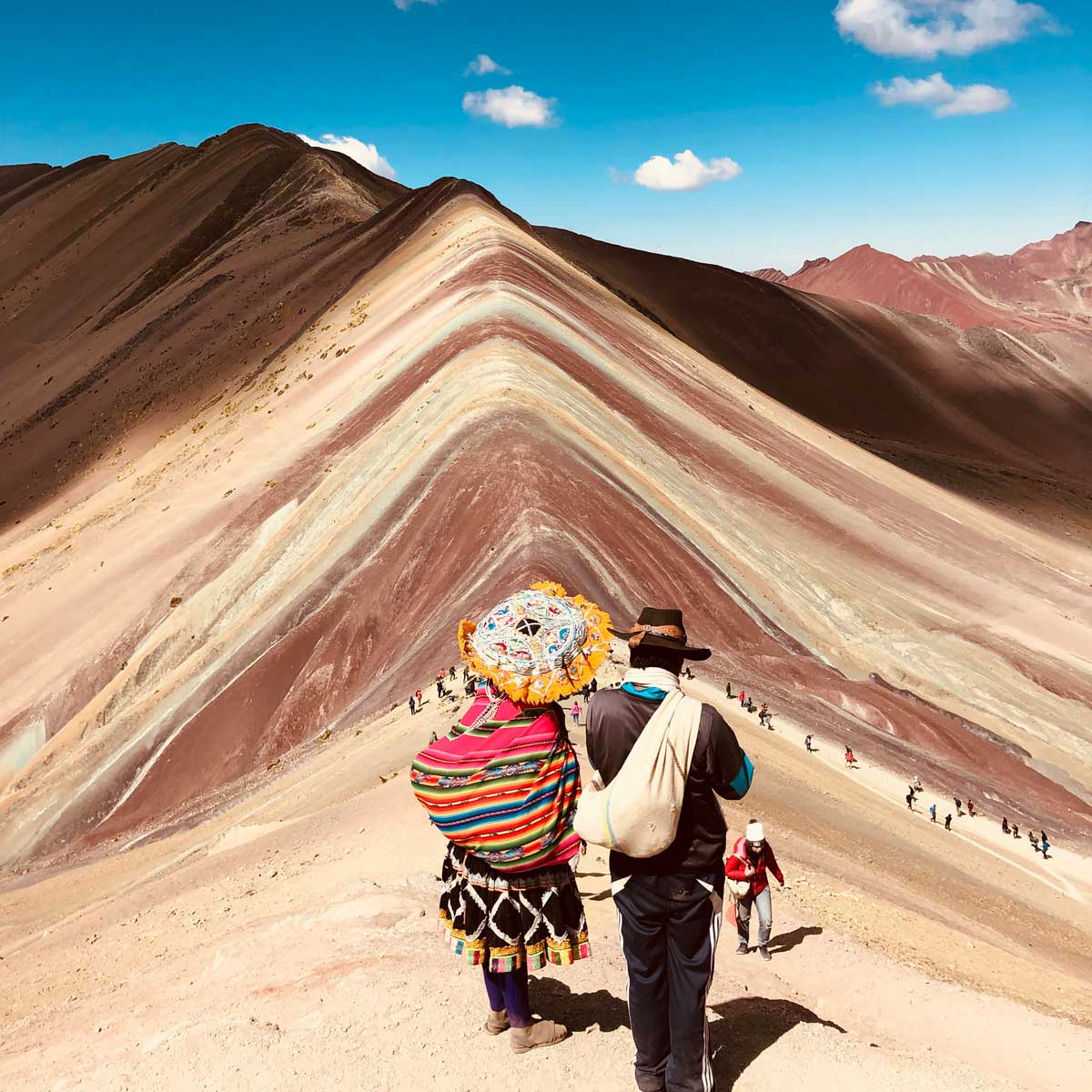 Радужная гора Виникунка (Винкунка) в Перу, разноцветные склоны Анд