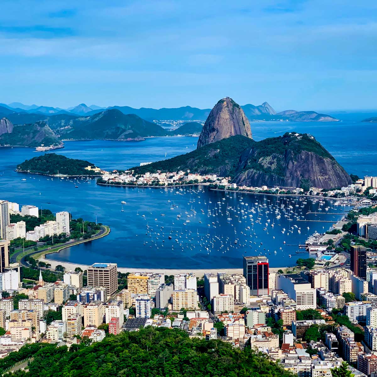На фото: вид на Рио-де-Жанейро, Бразилия