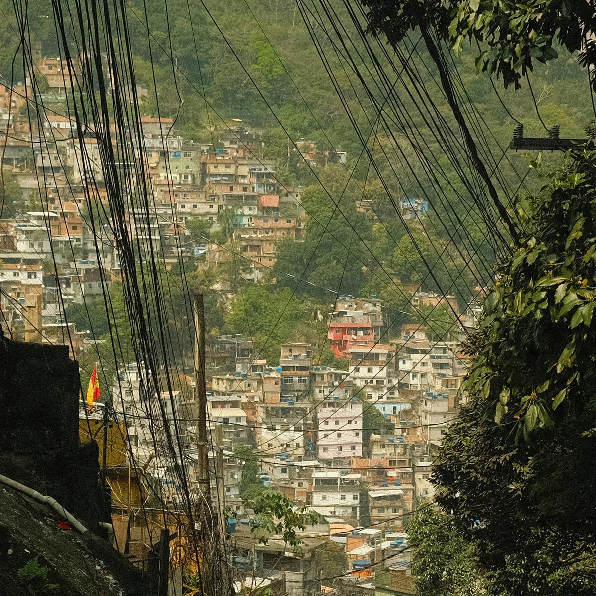 На фото: фавелы, пригороды Рио
