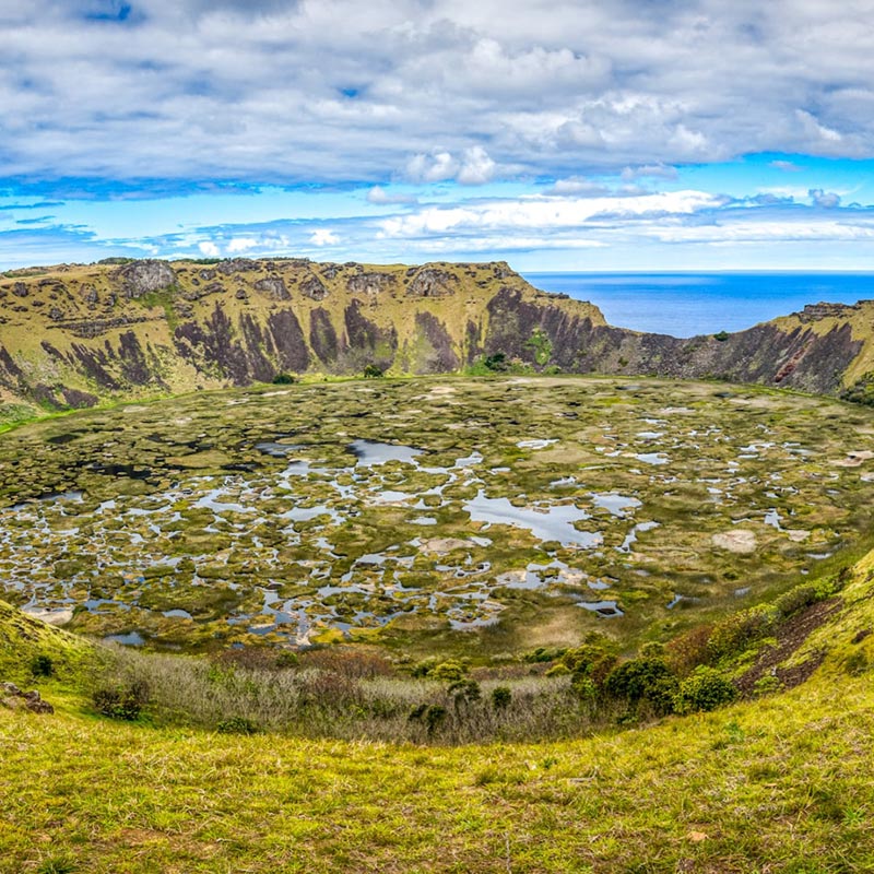 На фото: вулкан Рано-Кау